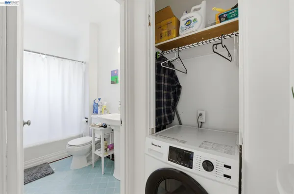 a view of living room washer and dryer