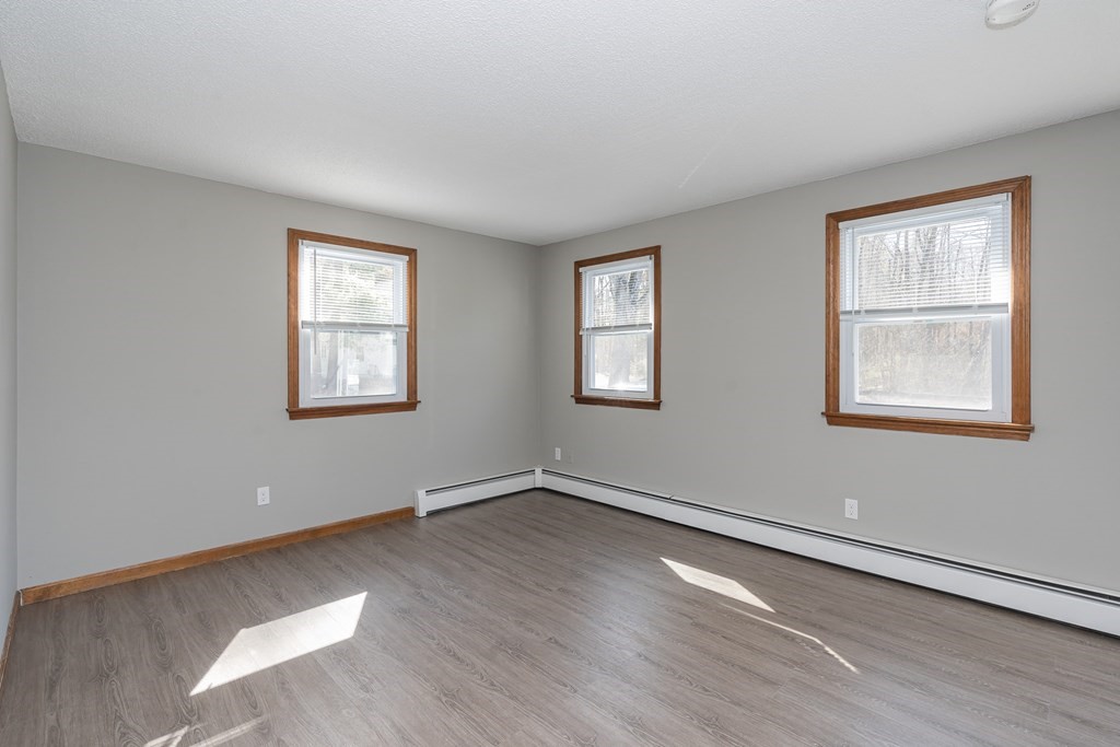 396-398 Fernbank Road Springfield, MA 01129 - Photo 4 of 24 Gallery Image 4