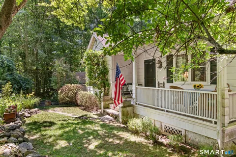 $950,000 | 158 Spring Water Lane, New Canaan, CT 06840