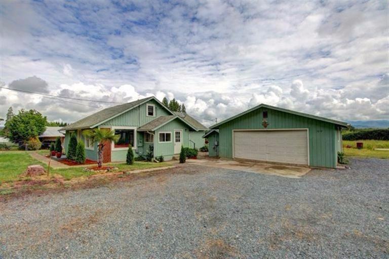 1819 Rounds Avenue Grants Pass, OR 97527 - Photo 17 of 17 Lots of room to park your toys or a larg