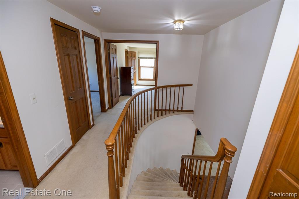 3193 Salem Drive Rochester Hills, MI 48306 - Photo 32 of 47