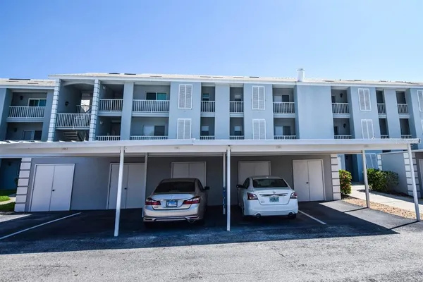 $225,000 | 408 Cerromar Circle South, Unit 236, Venice, FL 34293