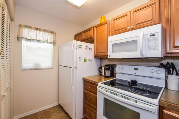 $225,000 | 408 Cerromar Circle South, Unit 236, Venice, FL 34293