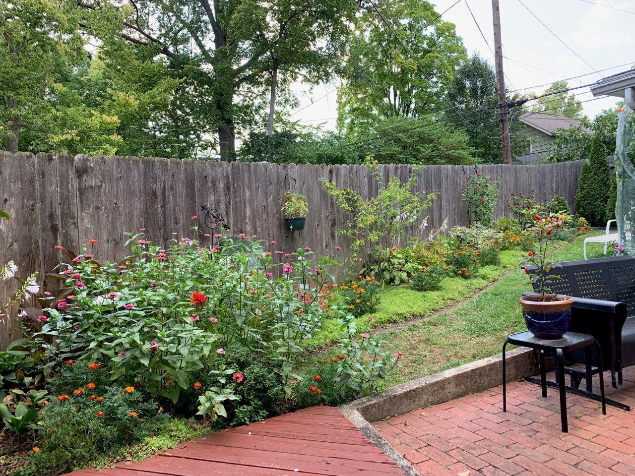 198 East Torrence Road Columbus, OH 43214 - Photo 52 of 62 Summer backyard 198 E Torrence