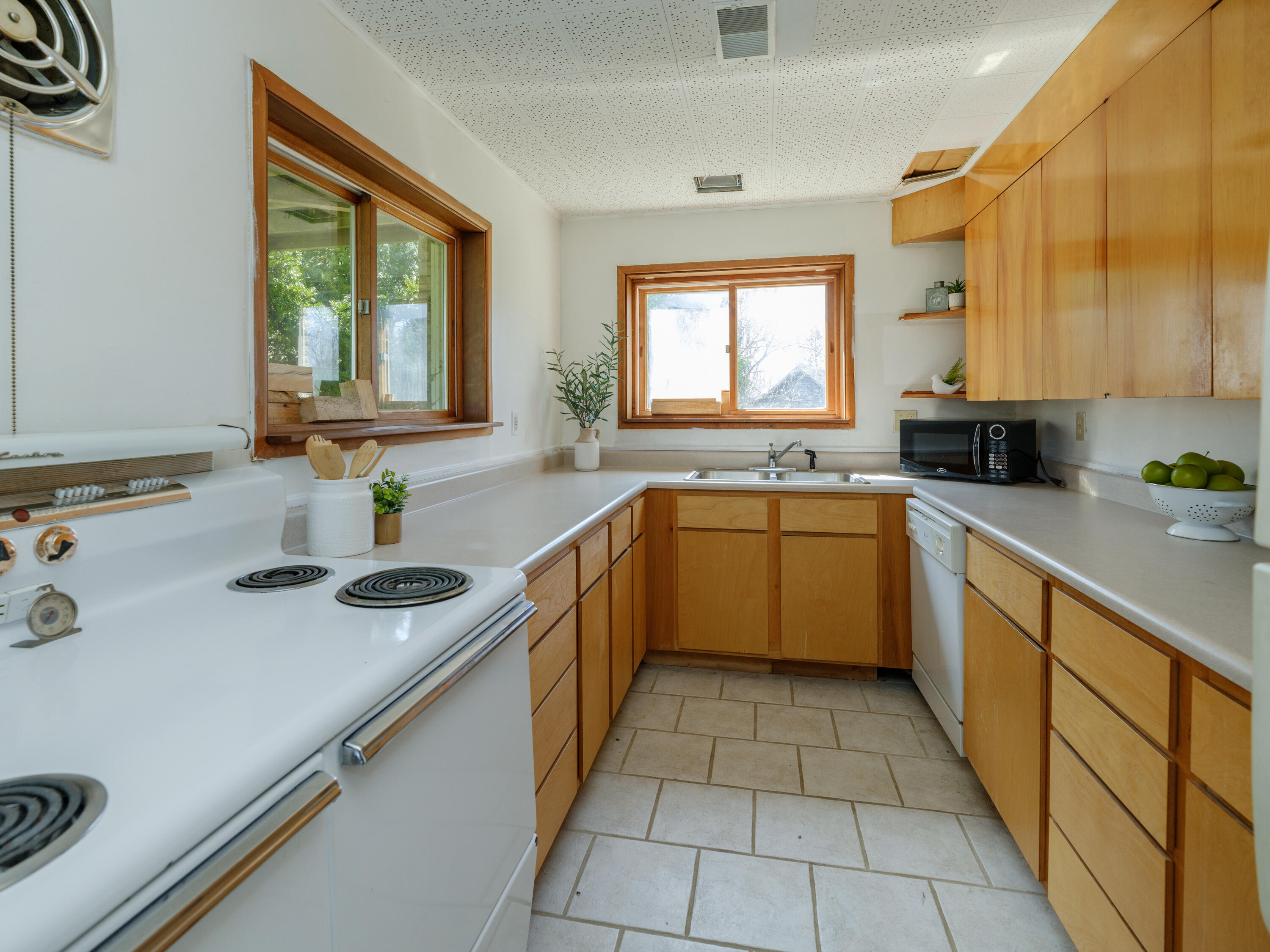 117 4th Street Plainwell, MI 49080 - Photo 31 of 67 LL Kitchen