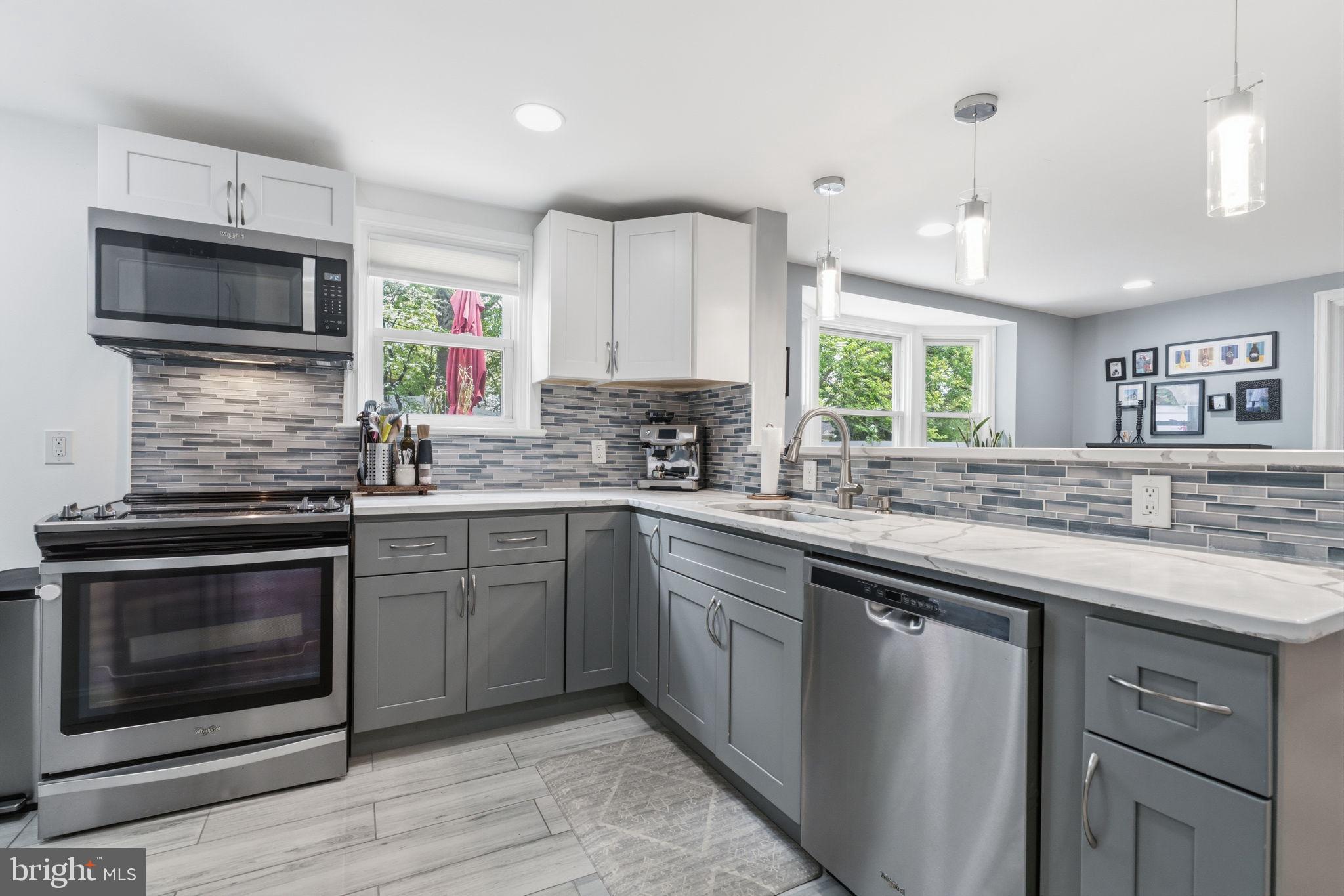 1267 Huntingdon Road Abington, PA 19001 - Photo 9 of 39 Stainless appliances / breakfast bar