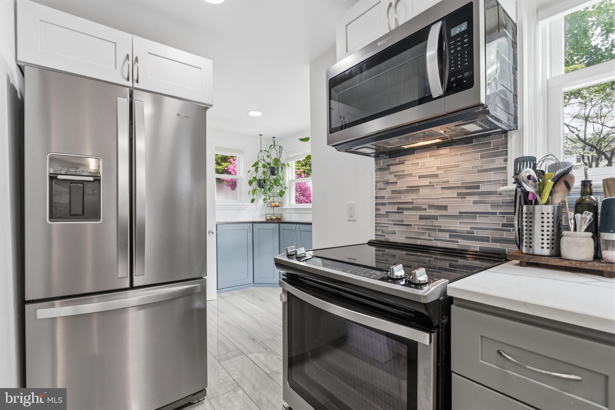 1267 Huntingdon Road Abington, PA 19001 - Photo 10 of 39 Stainless appliances /modern backsplash