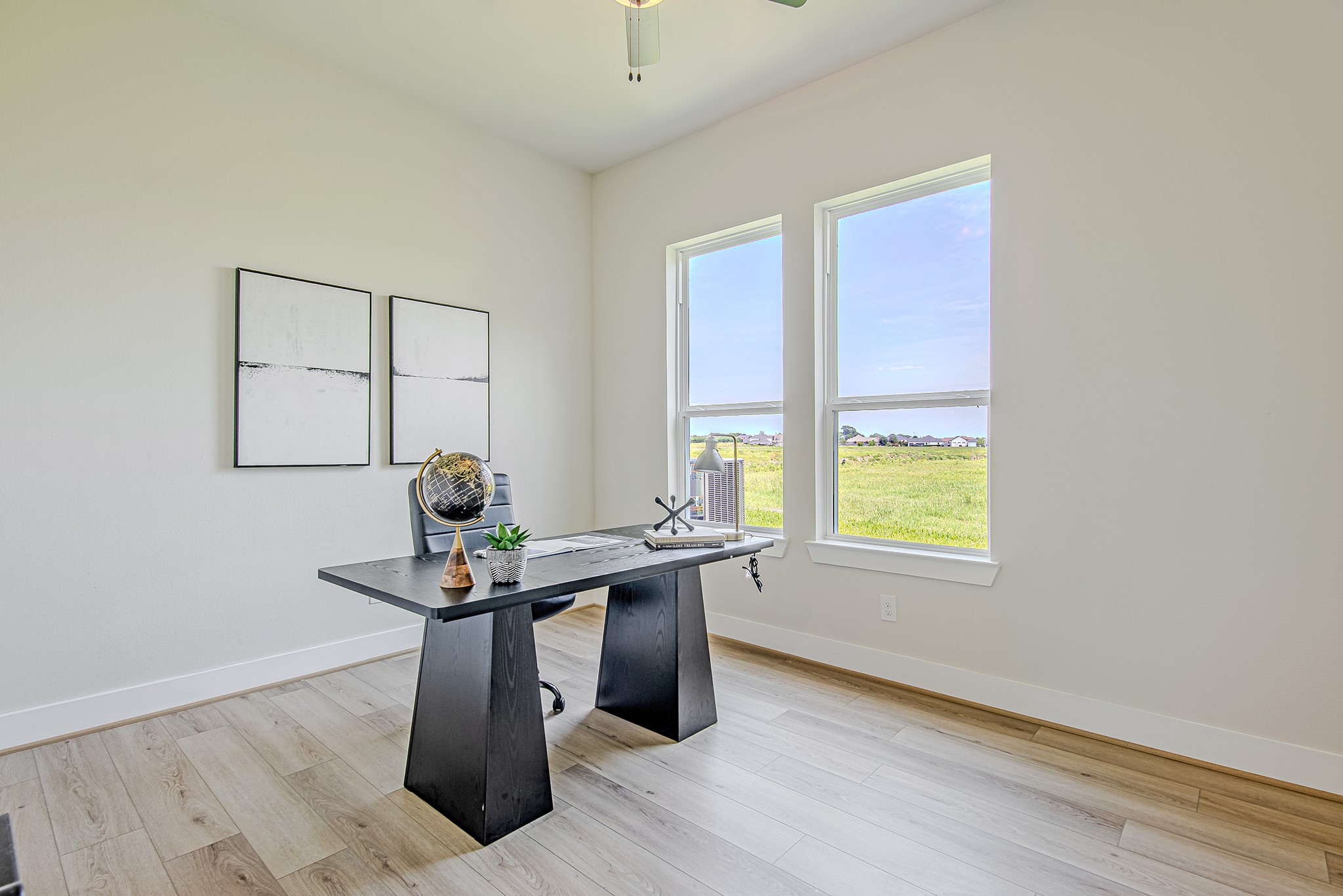 141 Peninsula Point Drive Montgomery, TX 77356 - Photo 27 of 47 Whether you need a dedicated home office or a quiet reading nook, this flexible room offers peaceful greenbelt views and natural light.
