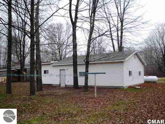 7860 East Baseline Road Mount Pleasant, MI 48858 - Photo 5 of 6 1767252-4.JPG