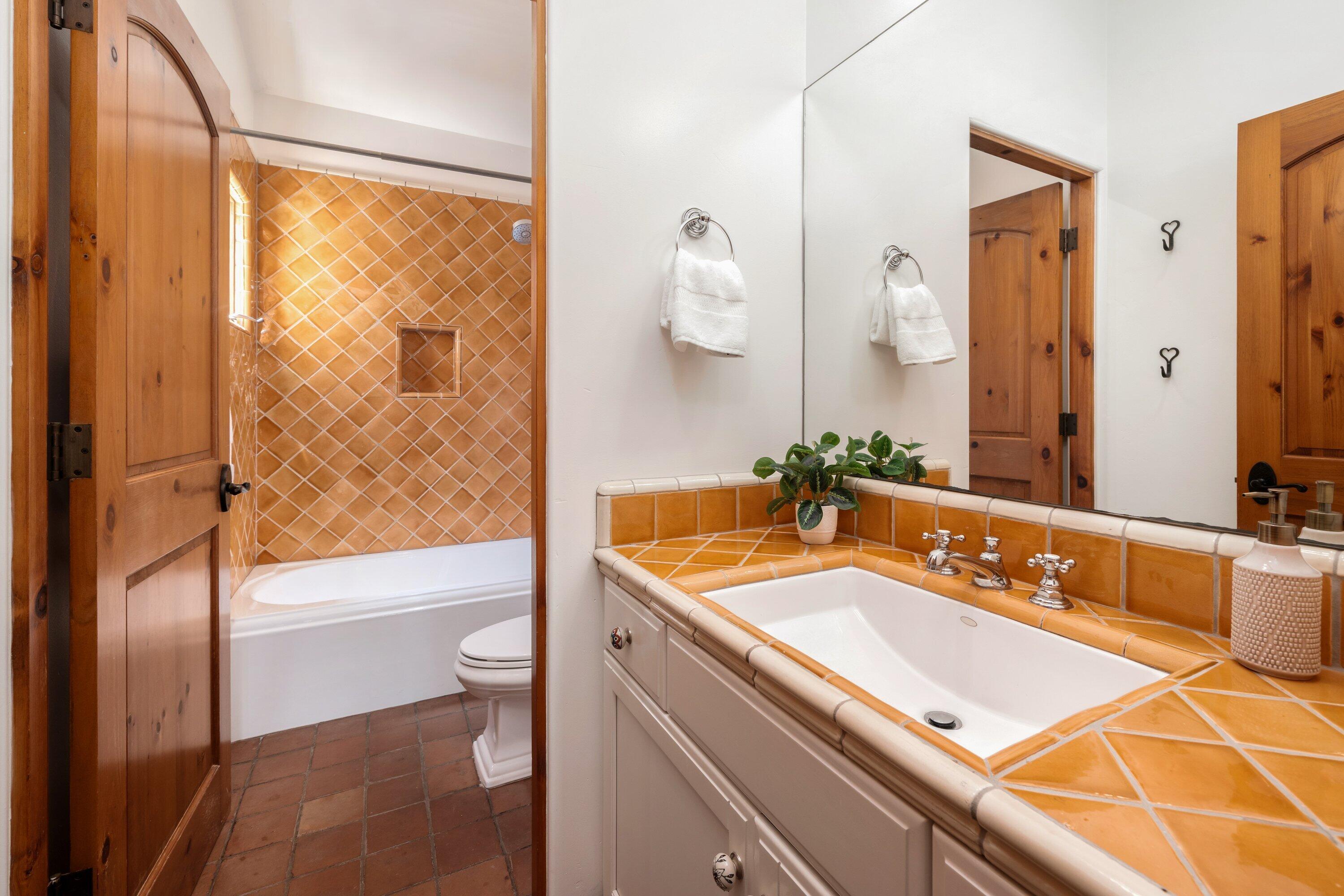 1011 Rinconada Road, Unit B Santa Barbara, CA 93101 - Photo 22 of 26 Hall Bathroom
