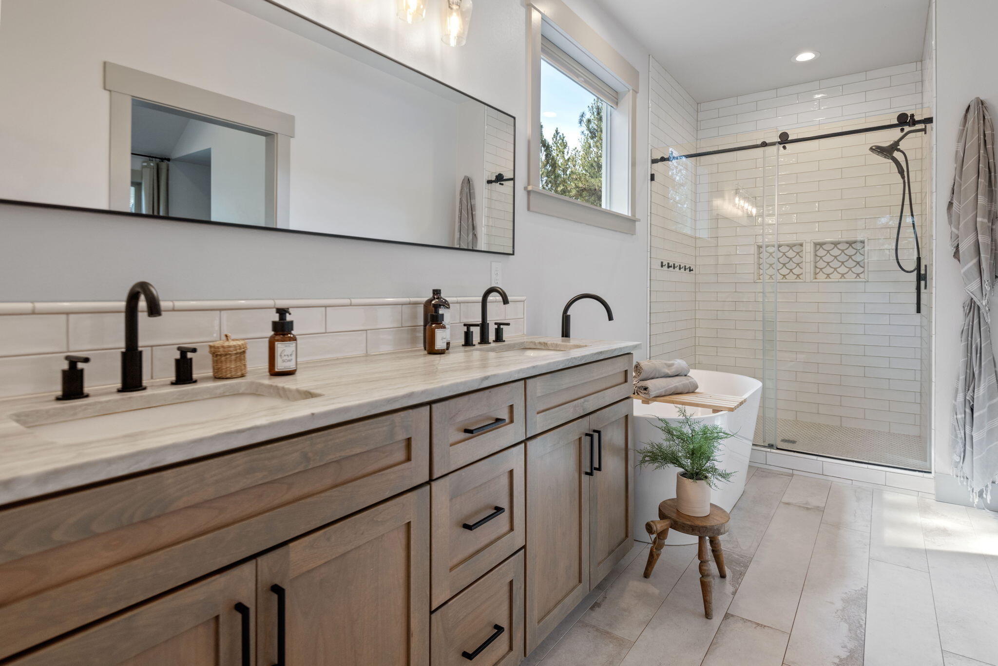 69270 Lariat Sisters, OR 97759 - Photo 18 of 47 Primary Bathroom and Shower