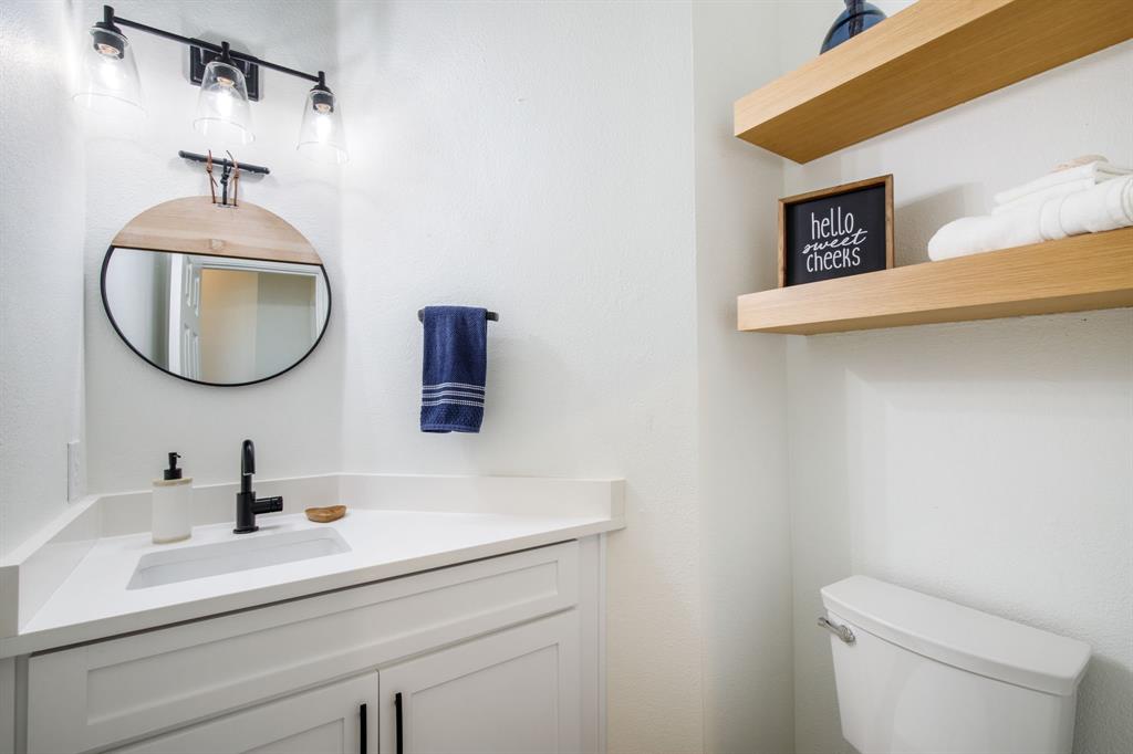 245 Barnes Bridge Road Sunnyvale, TX 75182 - Photo 16 of 40 Powder room located near the living area and office.