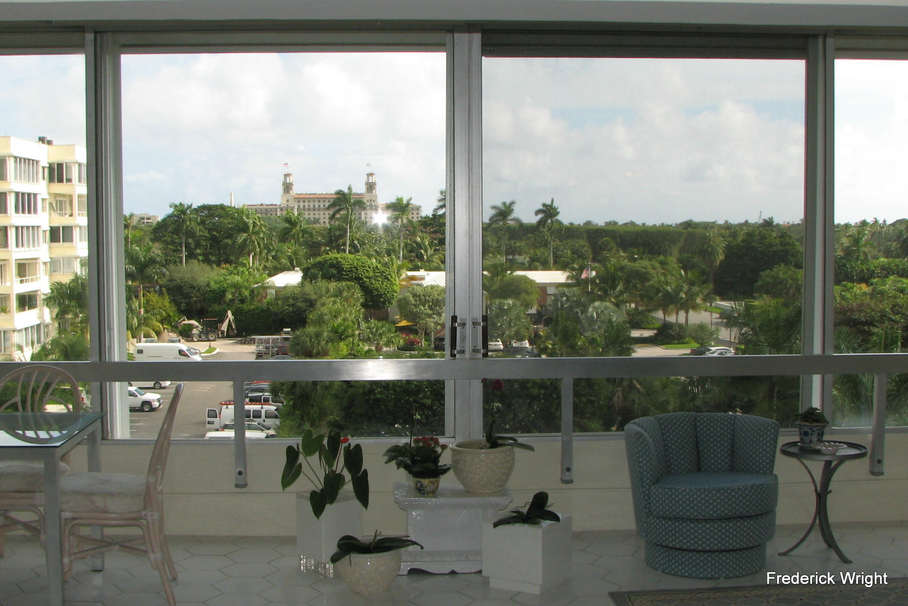 44 Cocoanut Row, Unit 423B Palm Beach, FL 33480 - Photo 2 of 11 Living Room