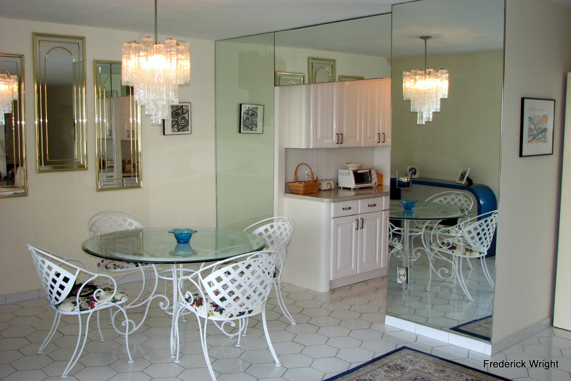 44 Cocoanut Row, Unit 423B Palm Beach, FL 33480 - Photo 4 of 11 Dining Area