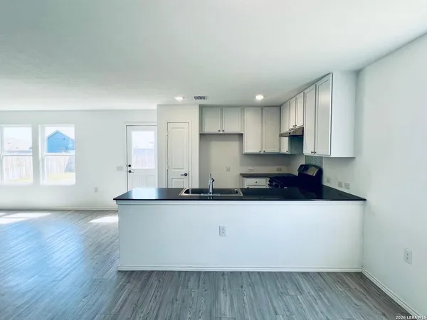 $2,200 | 10135 Ana Heights, San Antonio, TX 78224