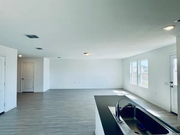 $2,200 | 10135 Ana Heights, San Antonio, TX 78224