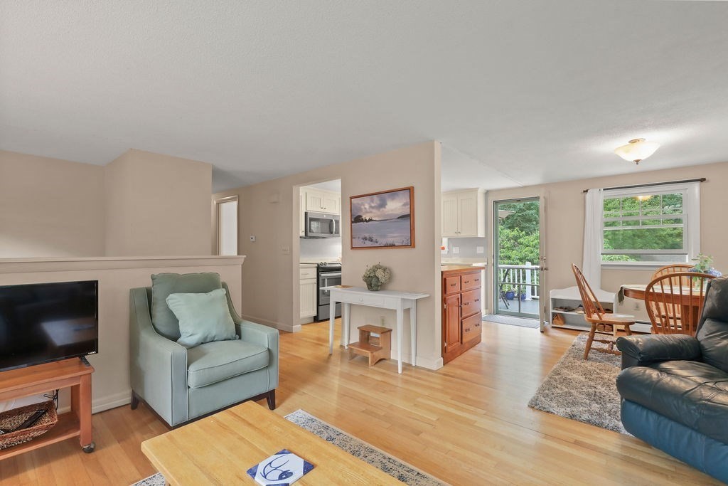 566 County Road Bourne, MA 02559 - Photo 4 of 38