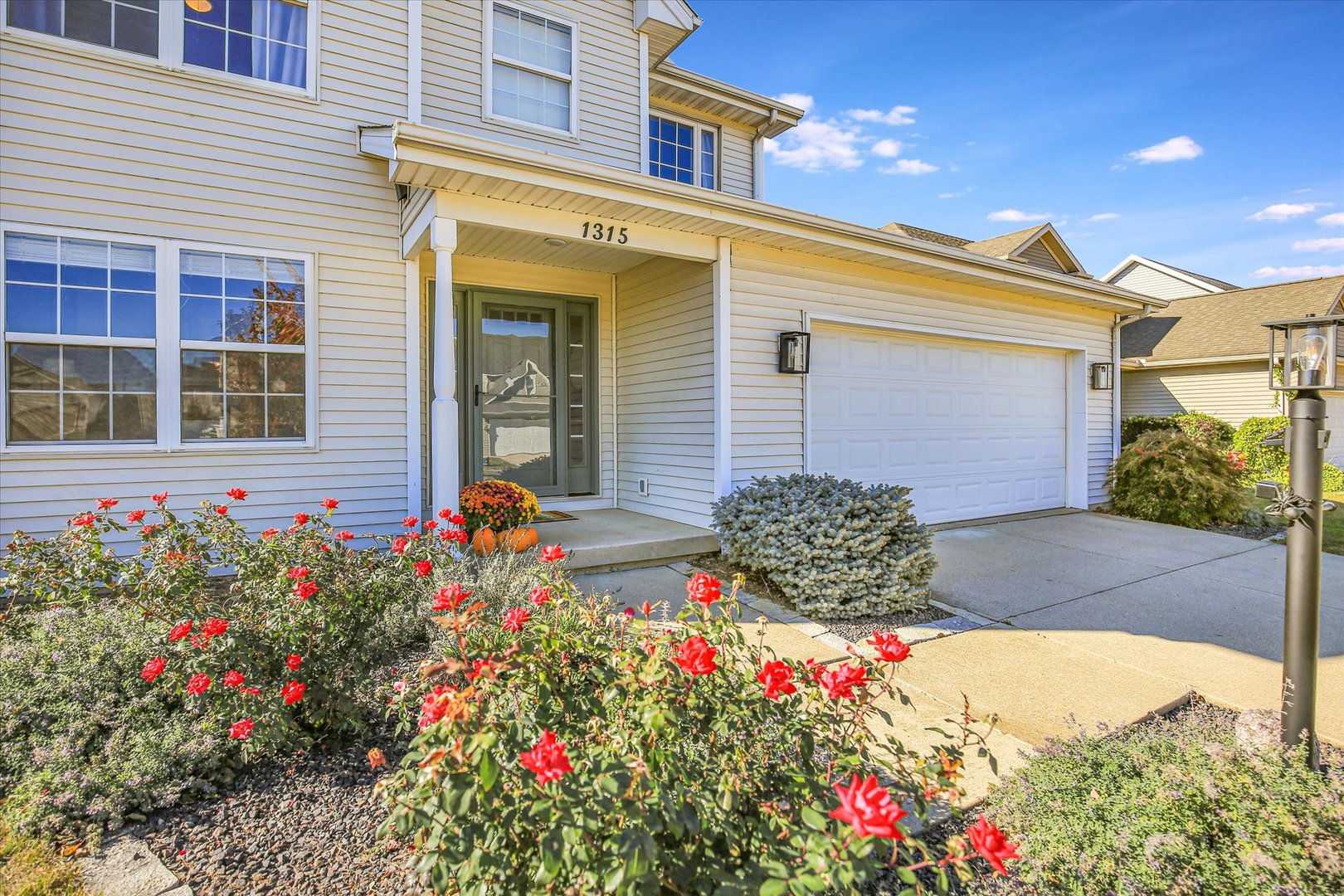 1315 West Ridge Lane Champaign, IL 61822 - Photo 20 of 102 front view of a house