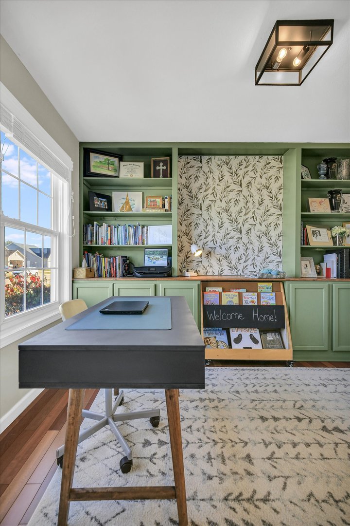 1315 West Ridge Lane Champaign, IL 61822 - Photo 30 of 102 a living room with furniture and a book shelf