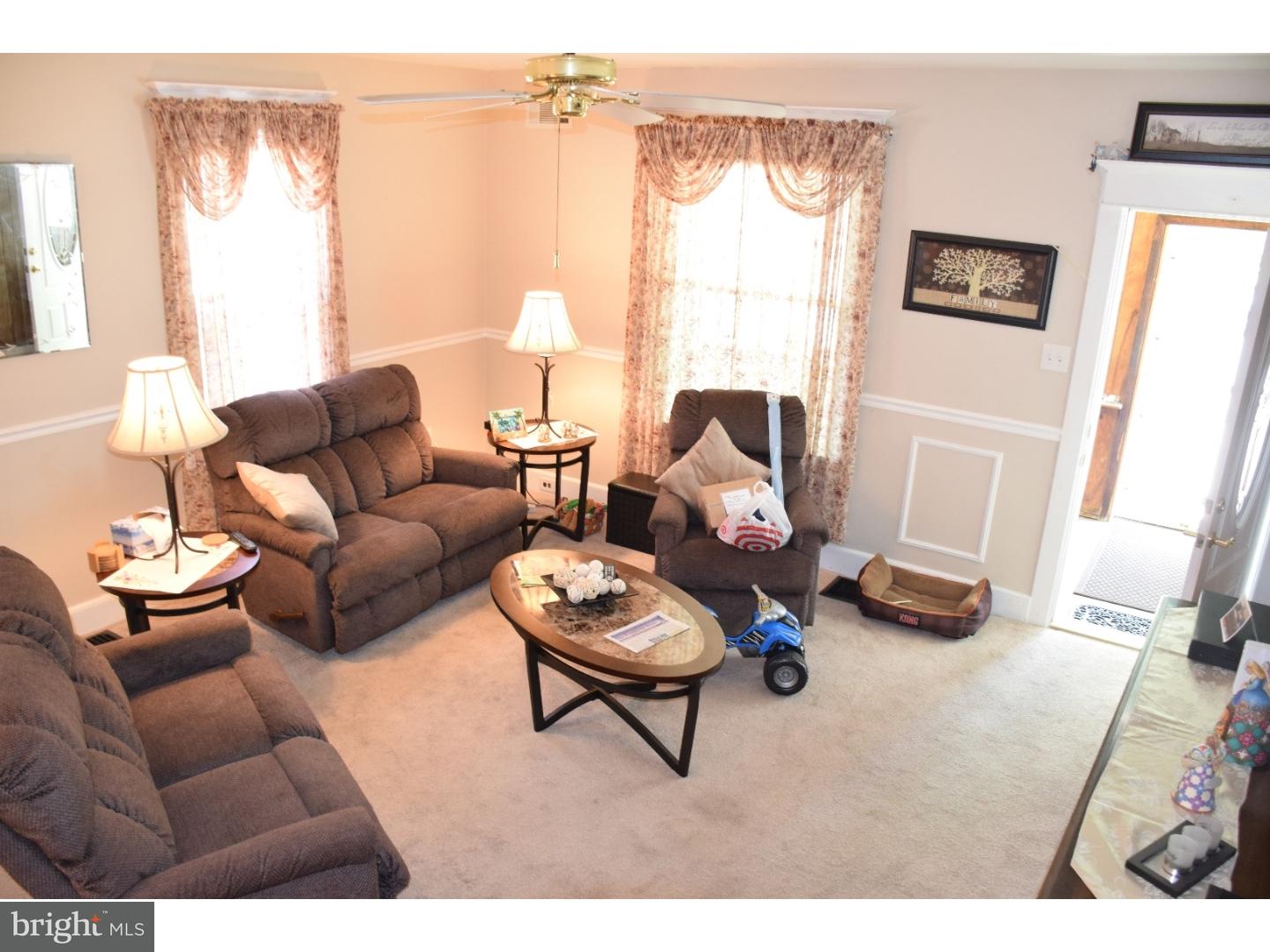 434 Delaware Avenue Riverside, NJ 08075 - Photo 9 of 22 Living Room