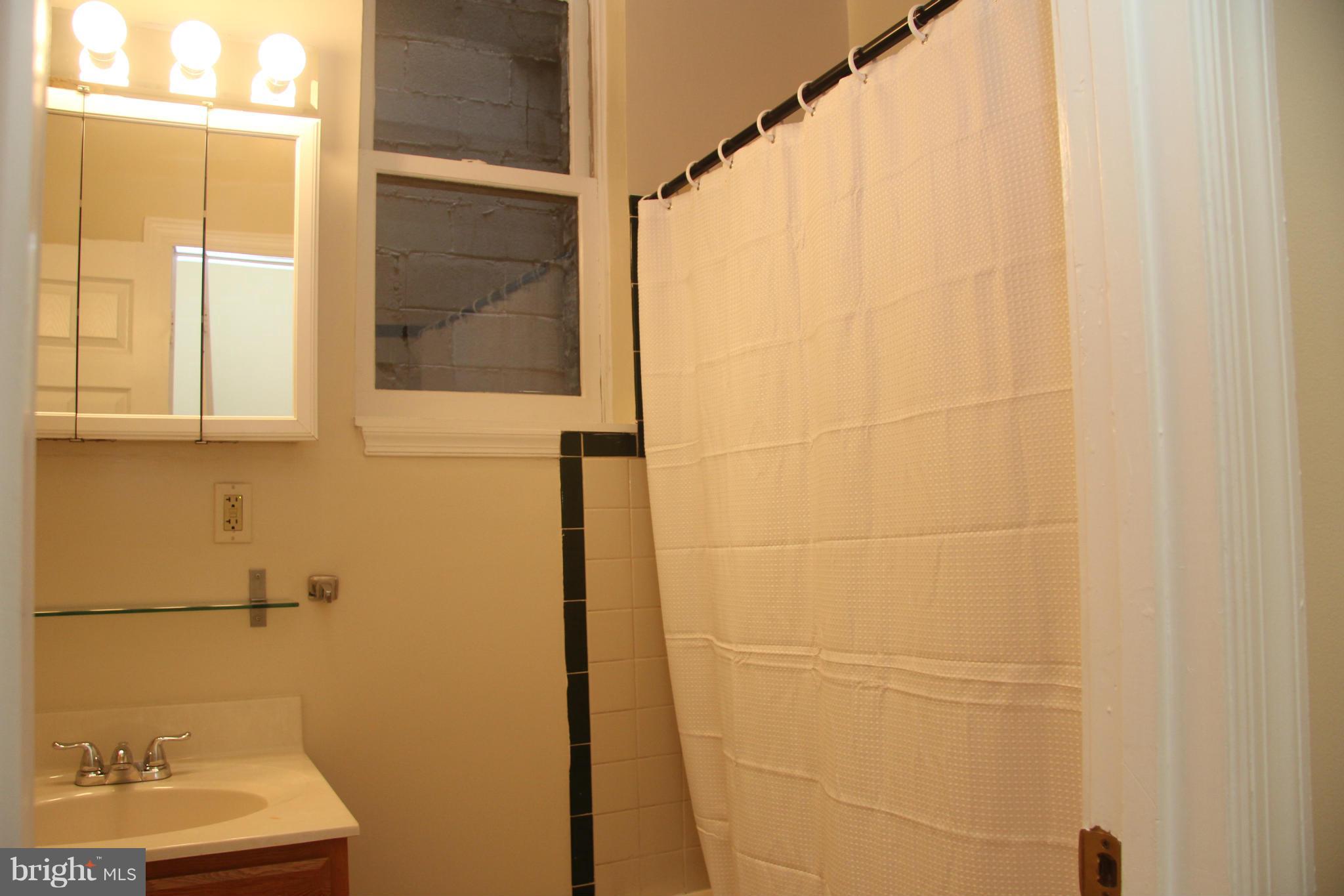 1812 Florida Avenue Northwest Washington, DC 20009 - Photo 8 of 24 Bath