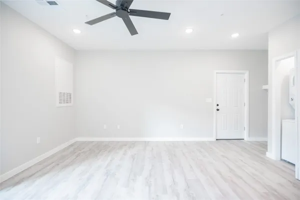 $1,350 | 2101 Reinke Road, Unit 3203, Waller, TX 77484