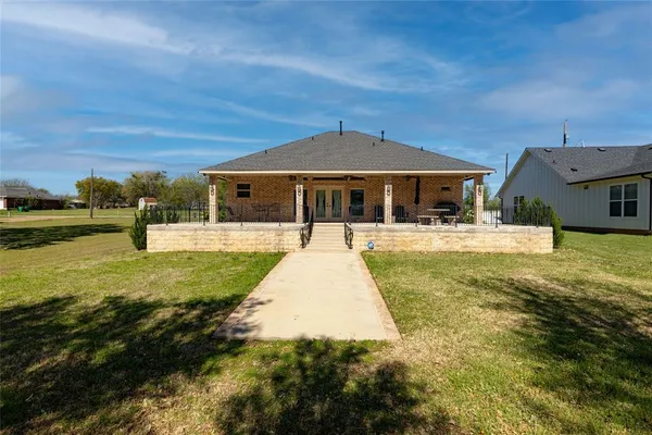 $330,000 | 131 Lakeview Drive, Runaway Bay, TX 76426