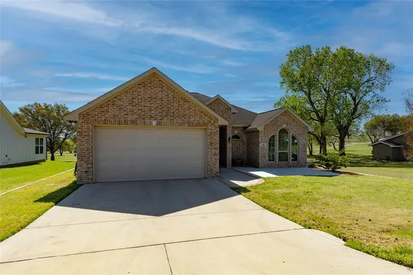$330,000 | 131 Lakeview Drive, Runaway Bay, TX 76426