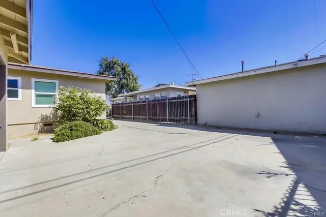 $2,650 | 8716 Buckles Street, Downey, CA 90241