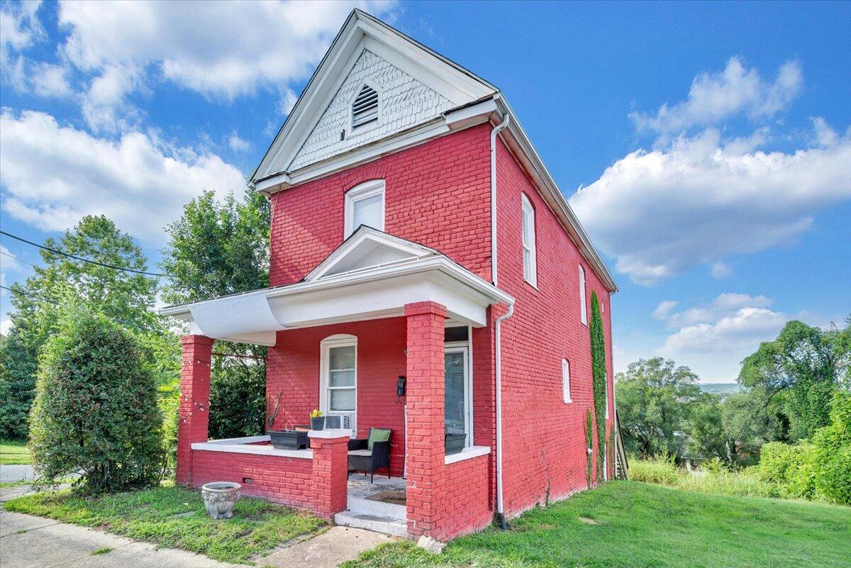 302 Patton Avenue Northwest Roanoke, VA 24016 - Photo 2 of 25 02-MIB00399