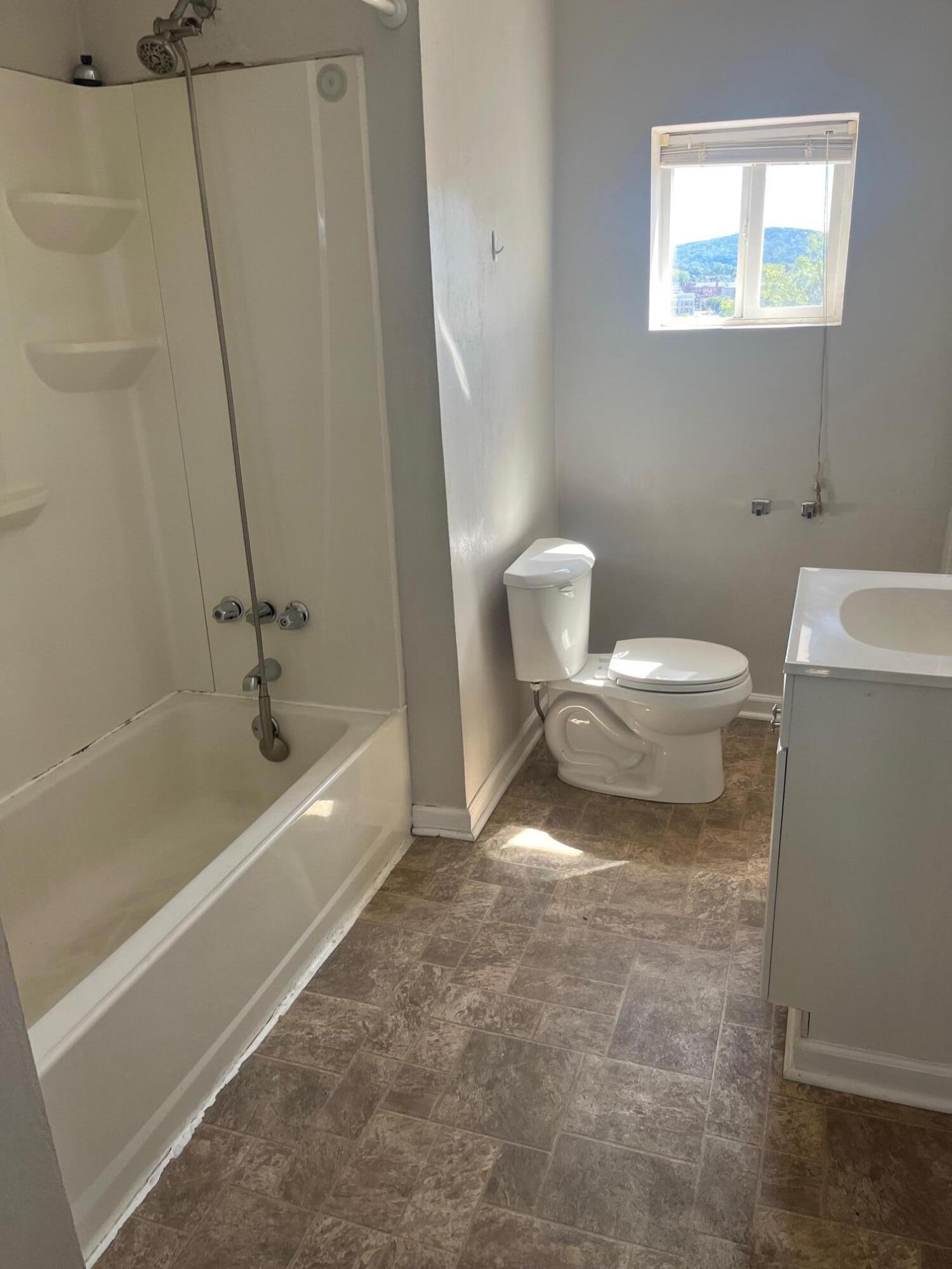 302 Patton Avenue Northwest Roanoke, VA 24016 - Photo 21 of 25 IMG_8561