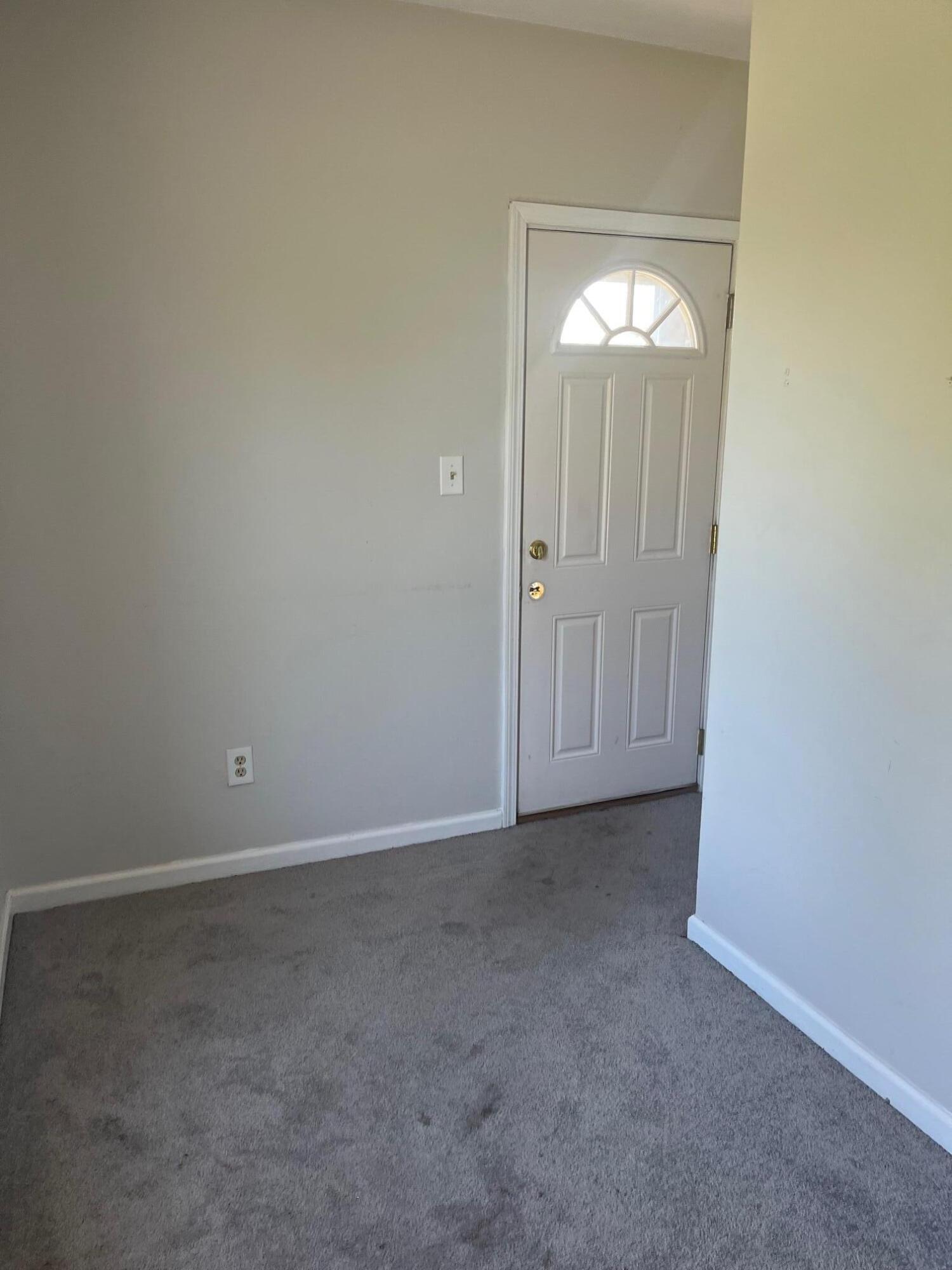 302 Patton Avenue Northwest Roanoke, VA 24016 - Photo 23 of 25 IMG_8563