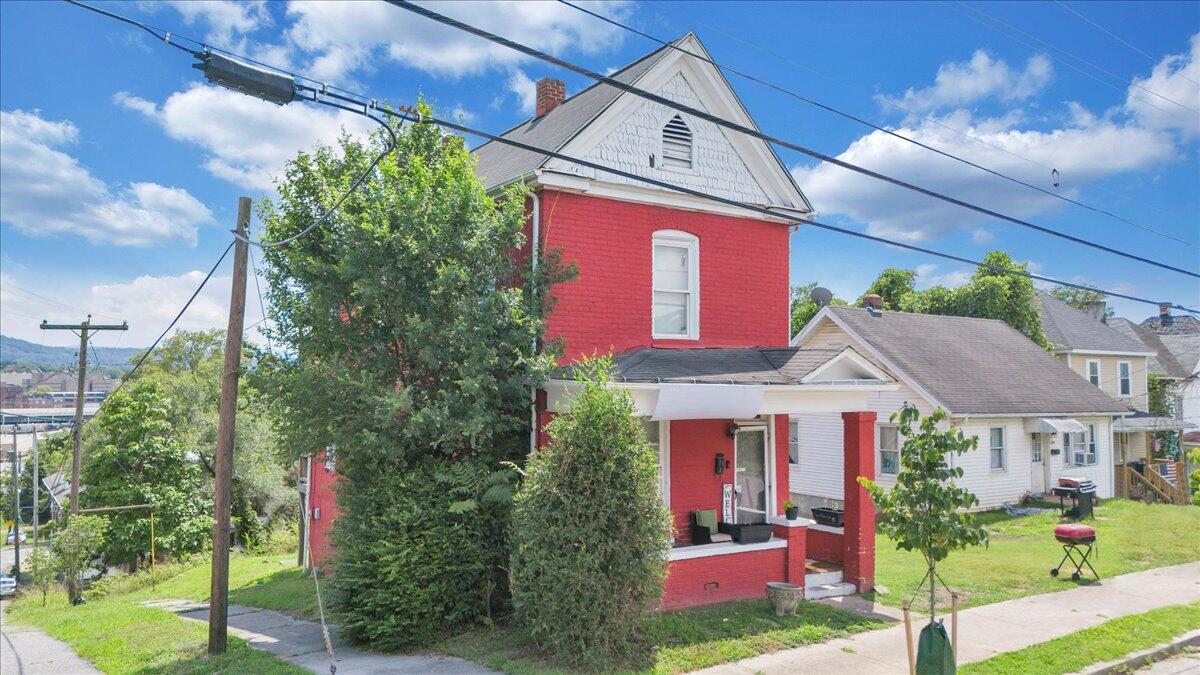 302 Patton Avenue Northwest Roanoke, VA 24016 - Photo 3 of 25 03-DJI_20250717151118_0049_D