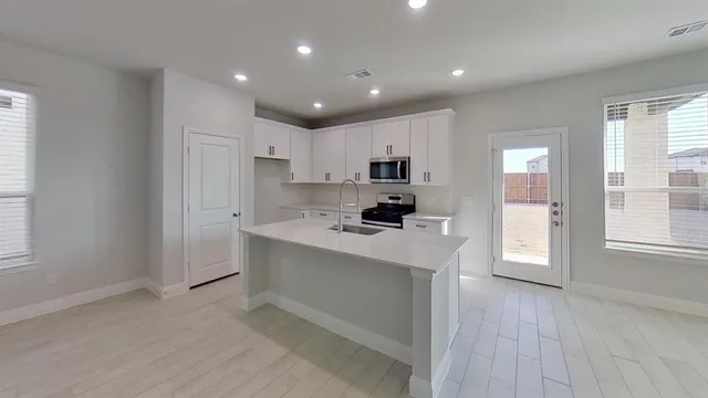 $2,350 | 1212 Sydney Lane, Seagoville, TX 75159