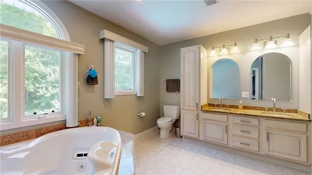 $870,000 | 9 Mahoney Drive, Hope, RI 02831