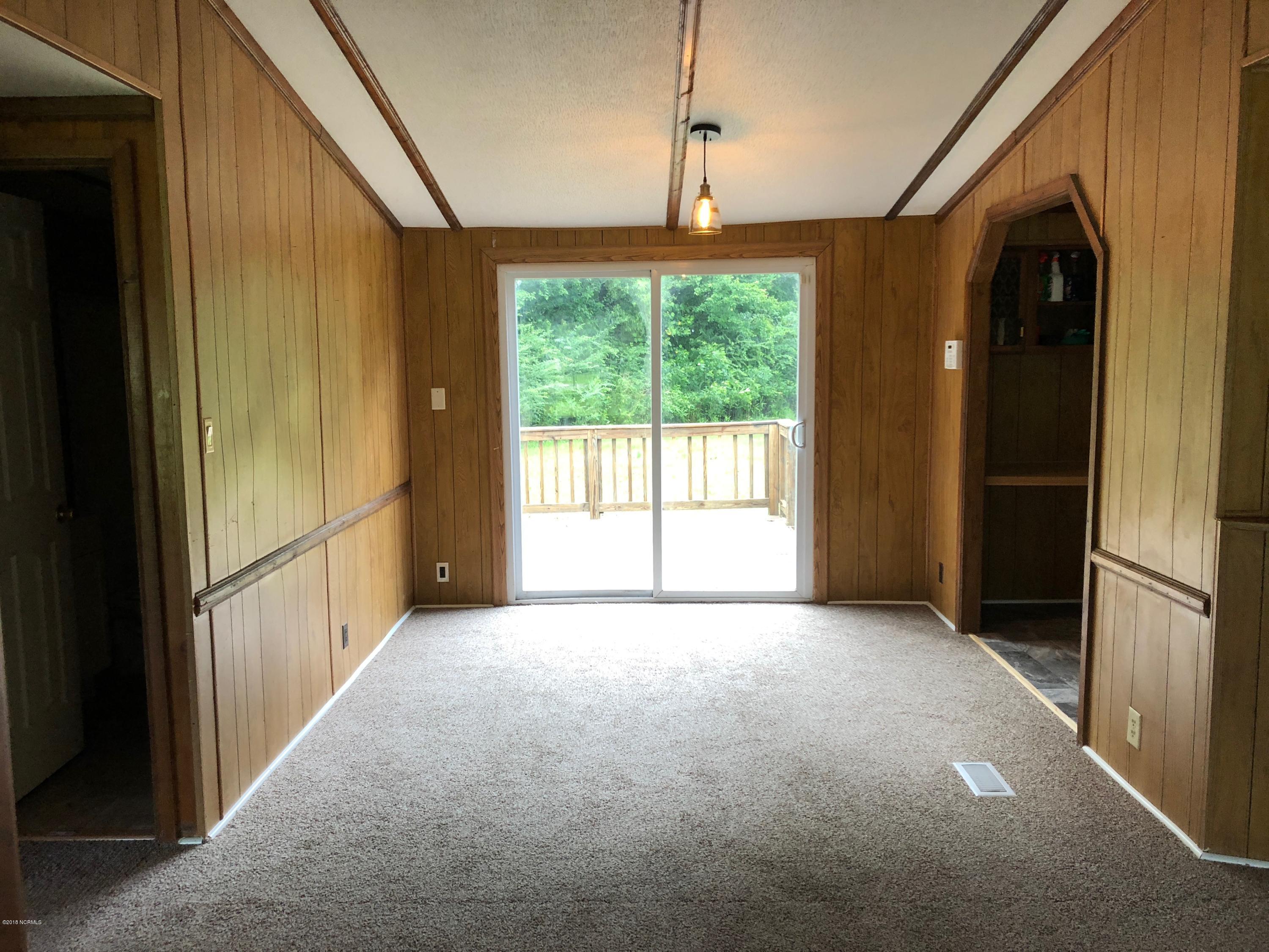 501 East Henry Street Atkinson, NC 28421 - Photo 18 of 34 dining rm 3