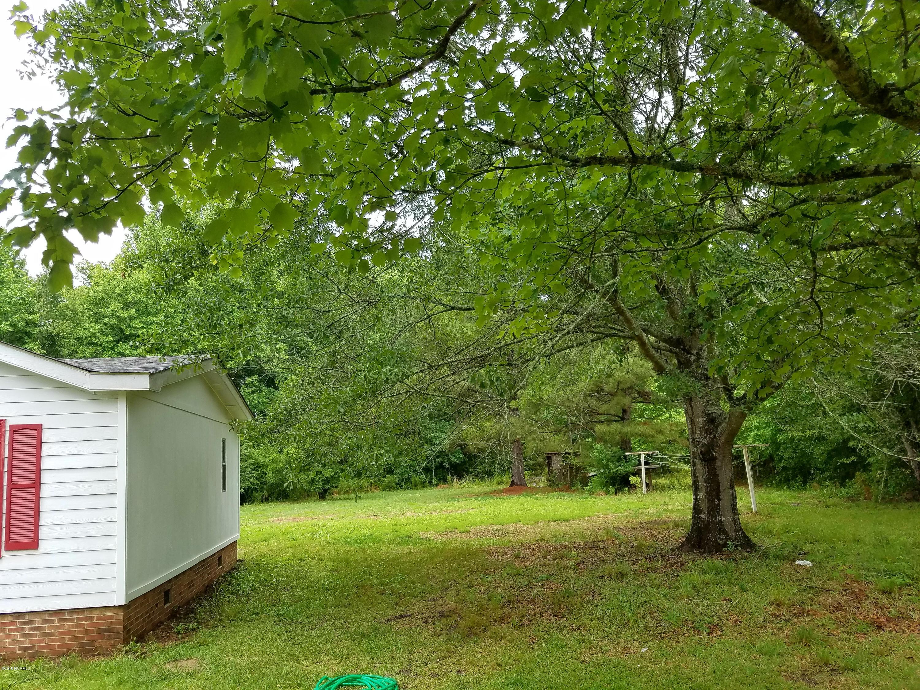 501 East Henry Street Atkinson, NC 28421 - Photo 31 of 34 yard