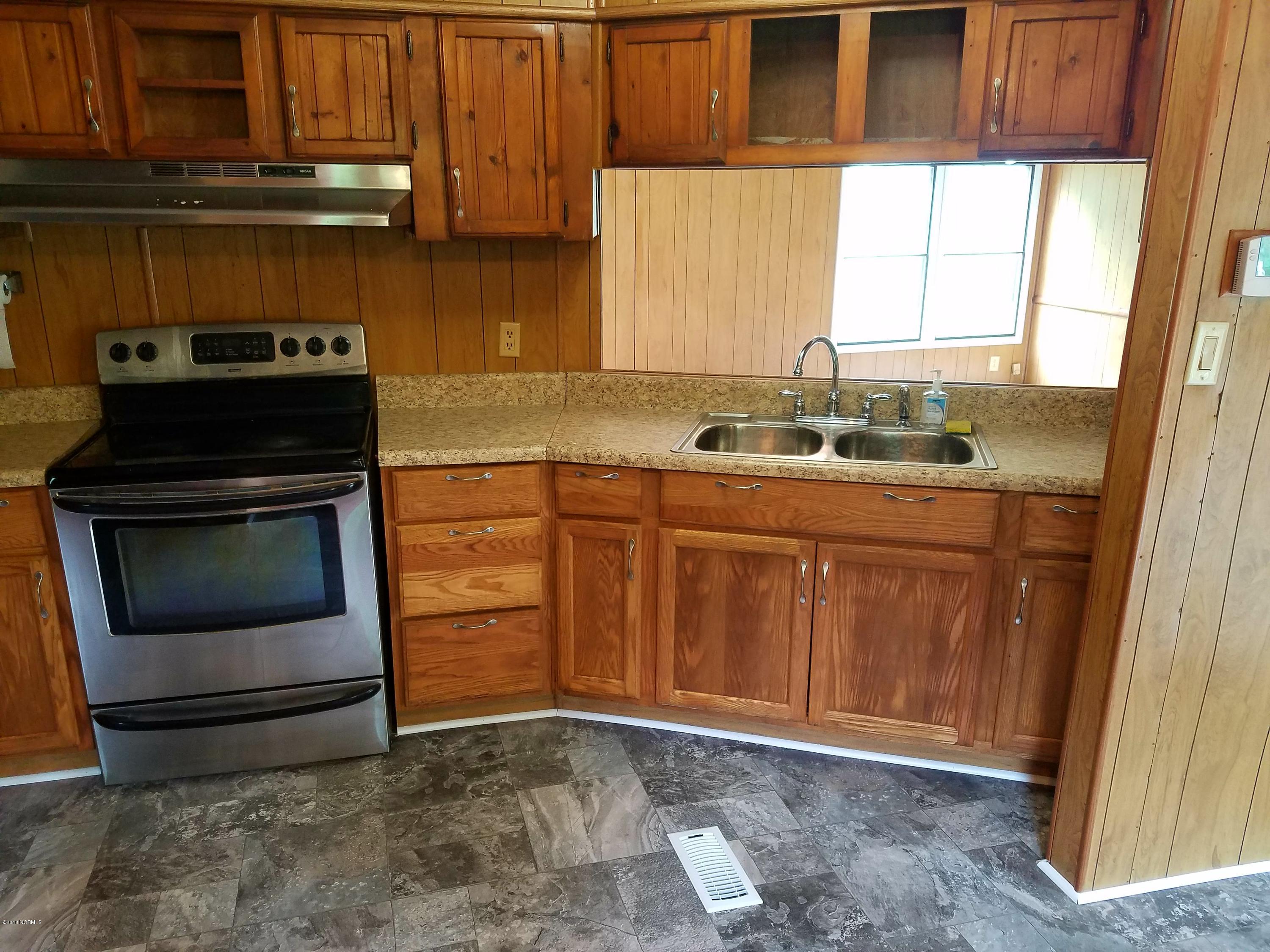 501 East Henry Street Atkinson, NC 28421 - Photo 10 of 34 kitchen 2