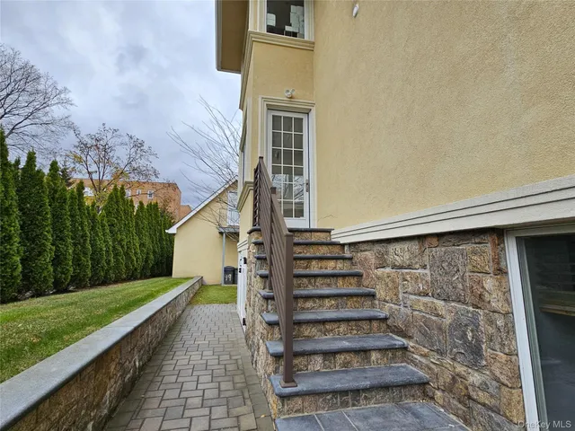 $6,200 | 49 Greenridge Avenue, Unit 1, White Plains, NY 10605