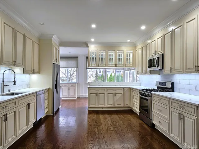 $6,200 | 49 Greenridge Avenue, Unit 1, White Plains, NY 10605