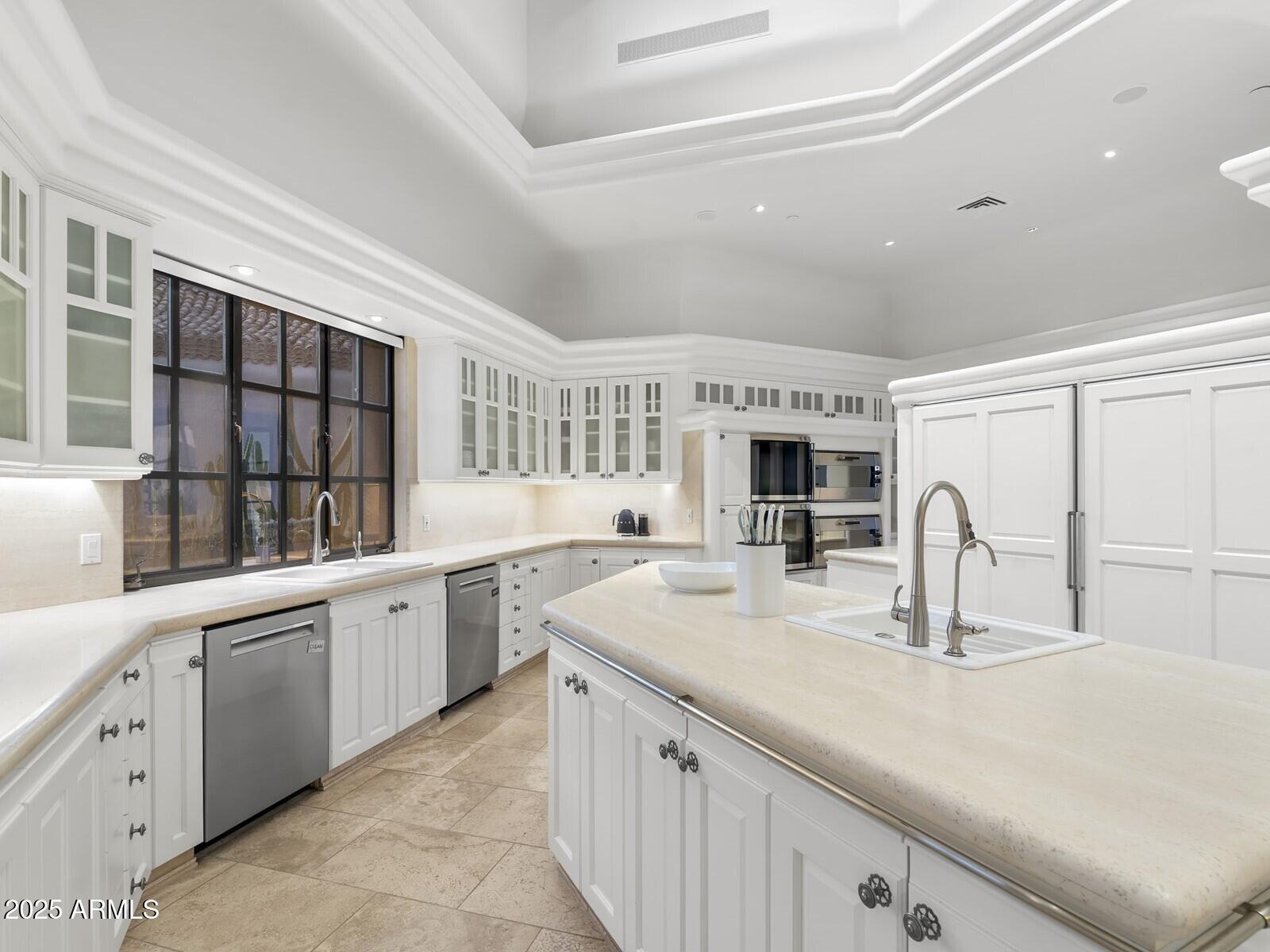 9422 East Happy Valley Road Scottsdale, AZ 85255 - Photo 23 of 78 a kitchen with lots of counter top space