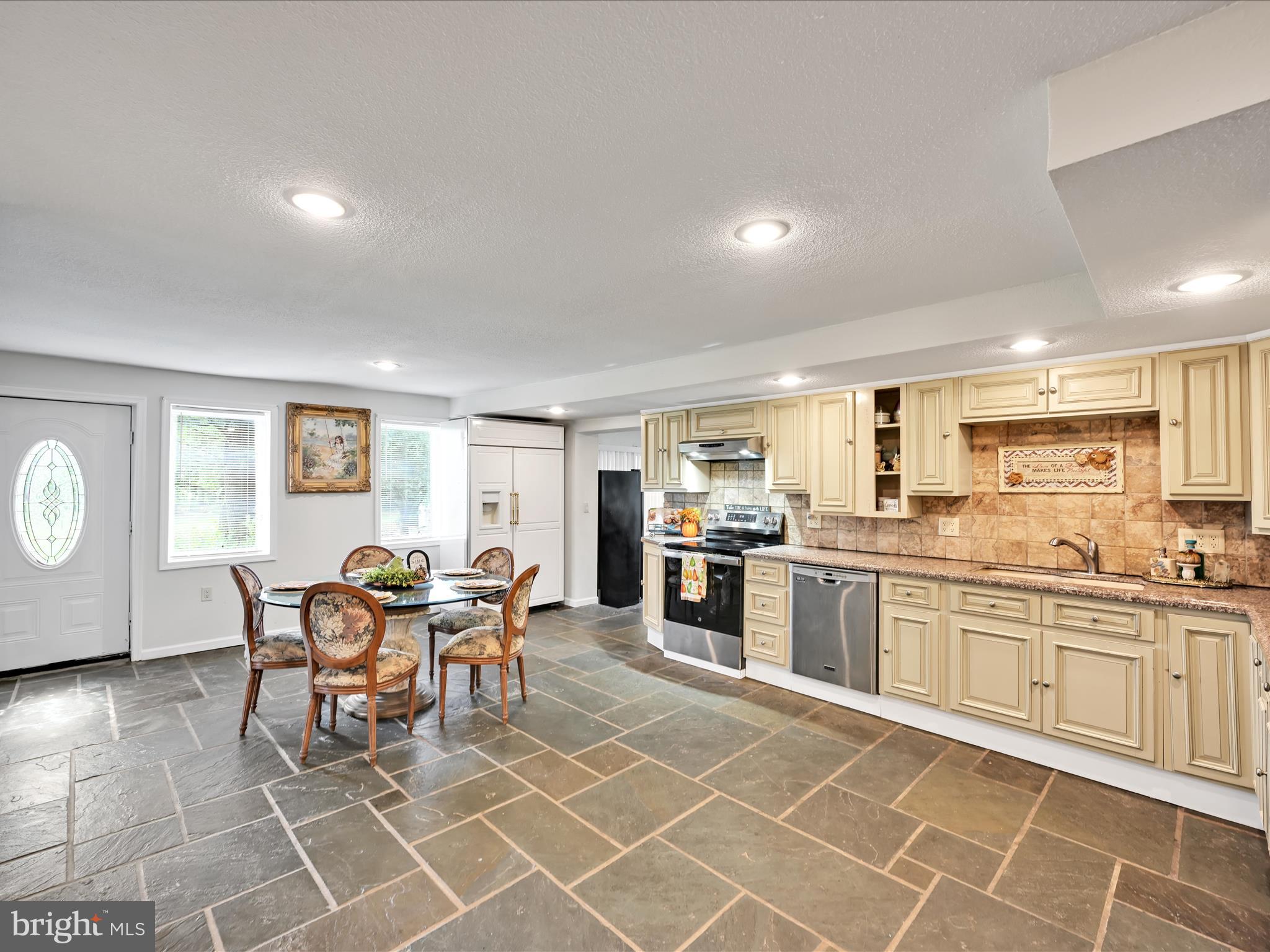 742 Power Road Manheim, PA 17545 - Photo 17 of 56 Kicthen