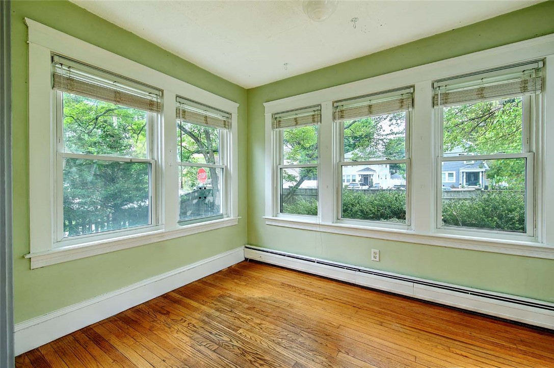 4 Talbot Manor Cranston, RI 02905 - Photo 11 of 36