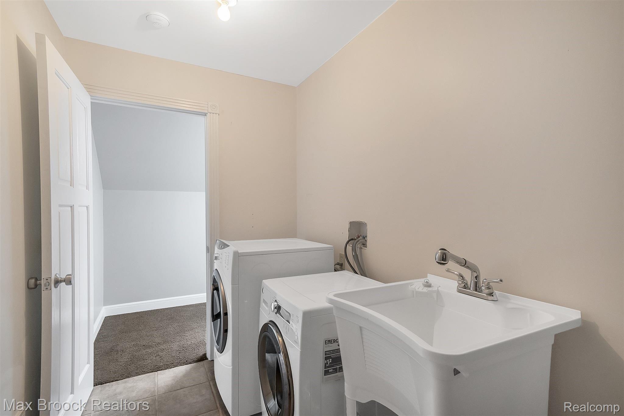 6765 Ridgewood Road Clarkston, MI 48346 - Photo 49 of 92 052-6765-Ridgewood-Rd-WindowStill-Re.jpg