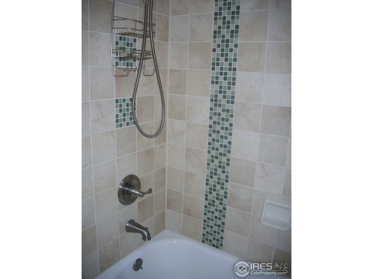 6323 Corinth Road Longmont, CO 80503 - Photo 8 of 23 2nd bathroom tub