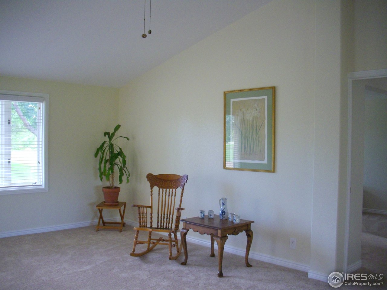 6323 Corinth Road Longmont, CO 80503 - Photo 10 of 23 Vaulted ceiling in living room
