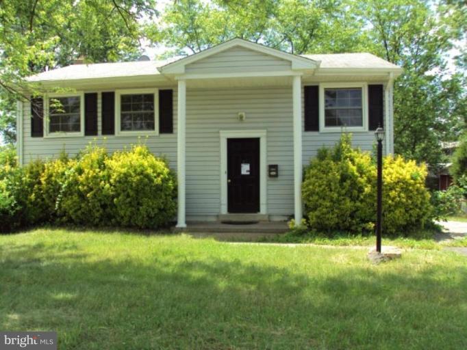 13202 Haddock Road Woodbridge, VA 22193 - Photo 1 of 10 Exterior (Main)