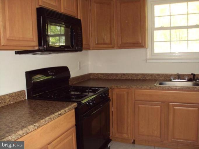 13202 Haddock Road Woodbridge, VA 22193 - Photo 3 of 10 Kitchen