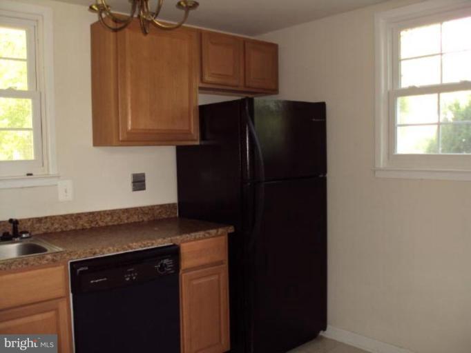 13202 Haddock Road Woodbridge, VA 22193 - Photo 4 of 10 Kitchen #2