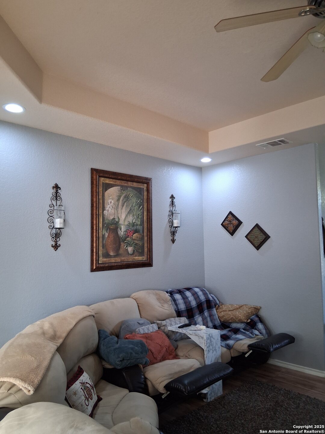 7061 Devonshire Drive Spring Branch, TX 78070 - Photo 12 of 52 a living room with furniture